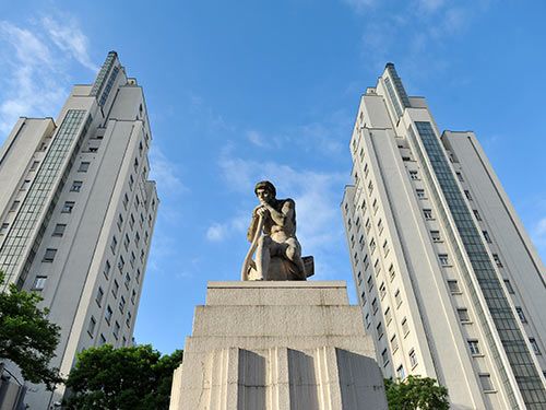 Visite théâtralisée des Gratte-Ciel de Villeurbanne