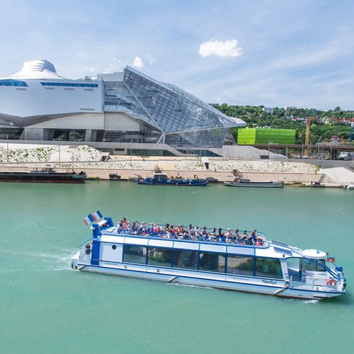 Lyon City Boat vers le Musée des Confluences